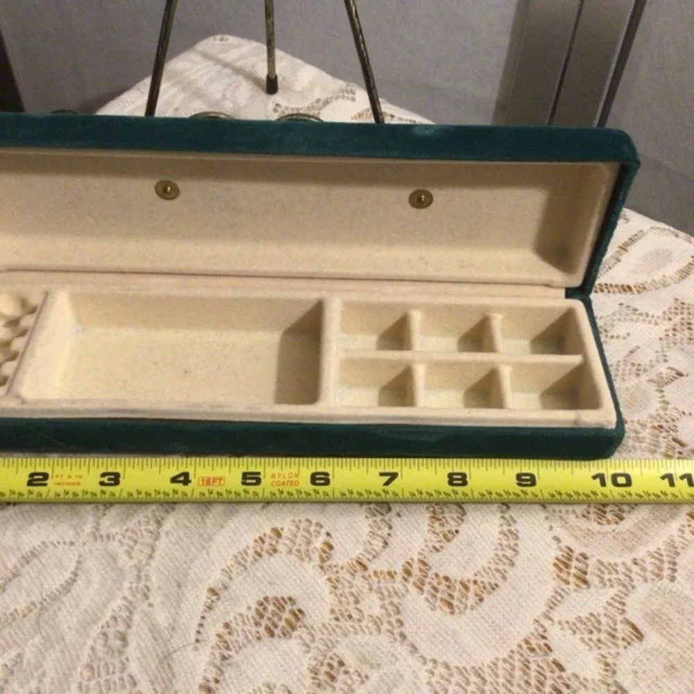 GREEN JEWELRY CASE